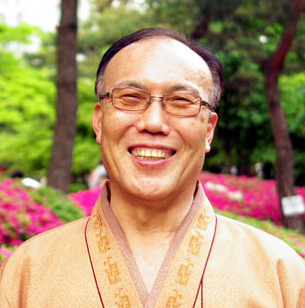 이 돈 희 본지 수석부사장 겸 수석논설위원